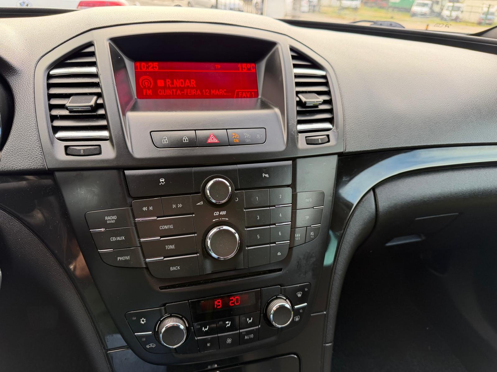 Opel Insignia 2.0 CDTI Cosmo ecoFLEX - imagem 16