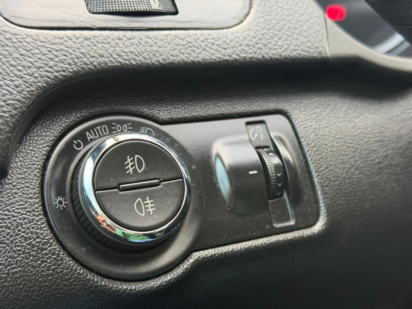 Opel Insignia 2.0 CDTI Cosmo ecoFLEX - imagem 18