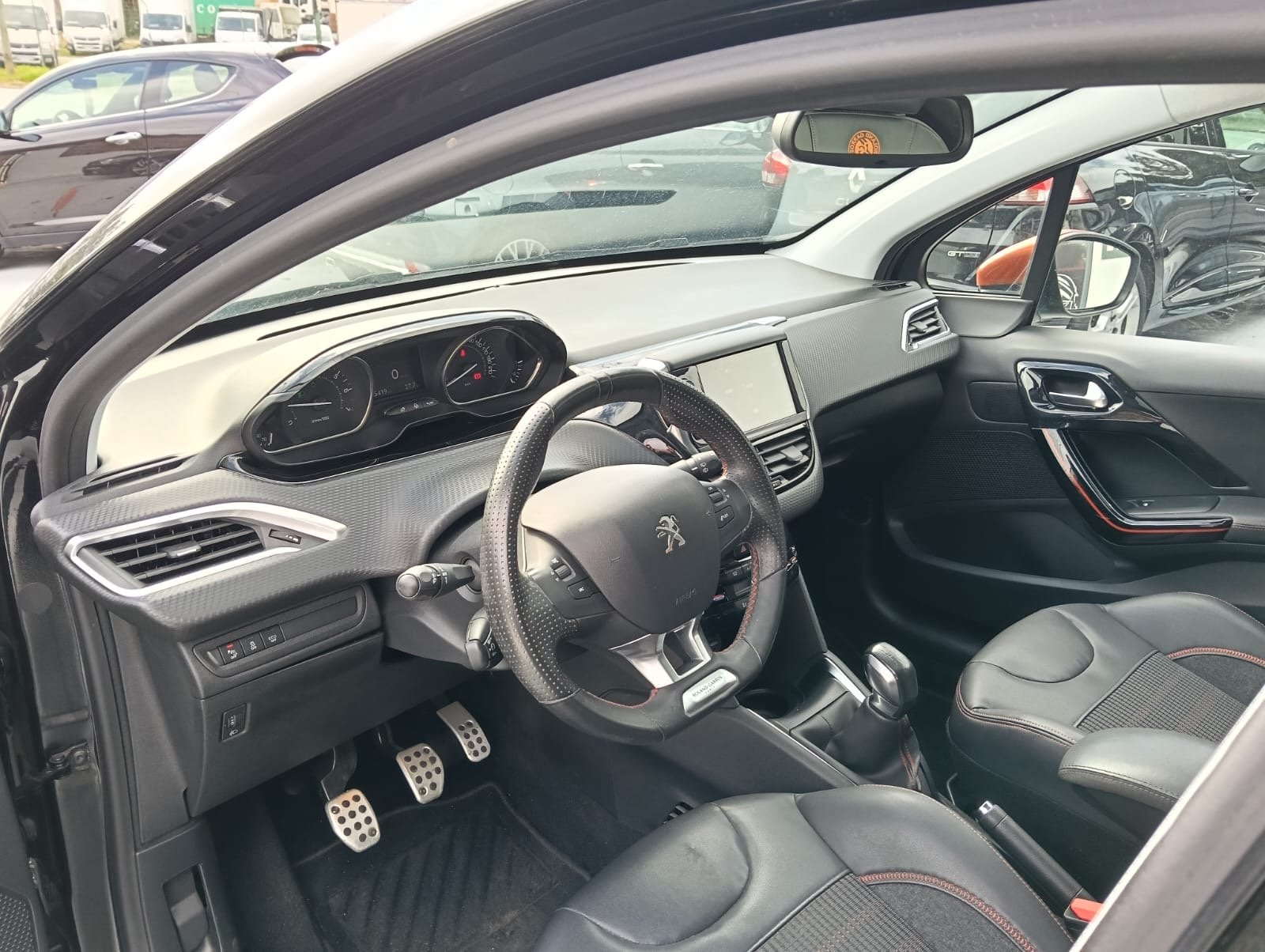 Peugeot 208 - imagem 12