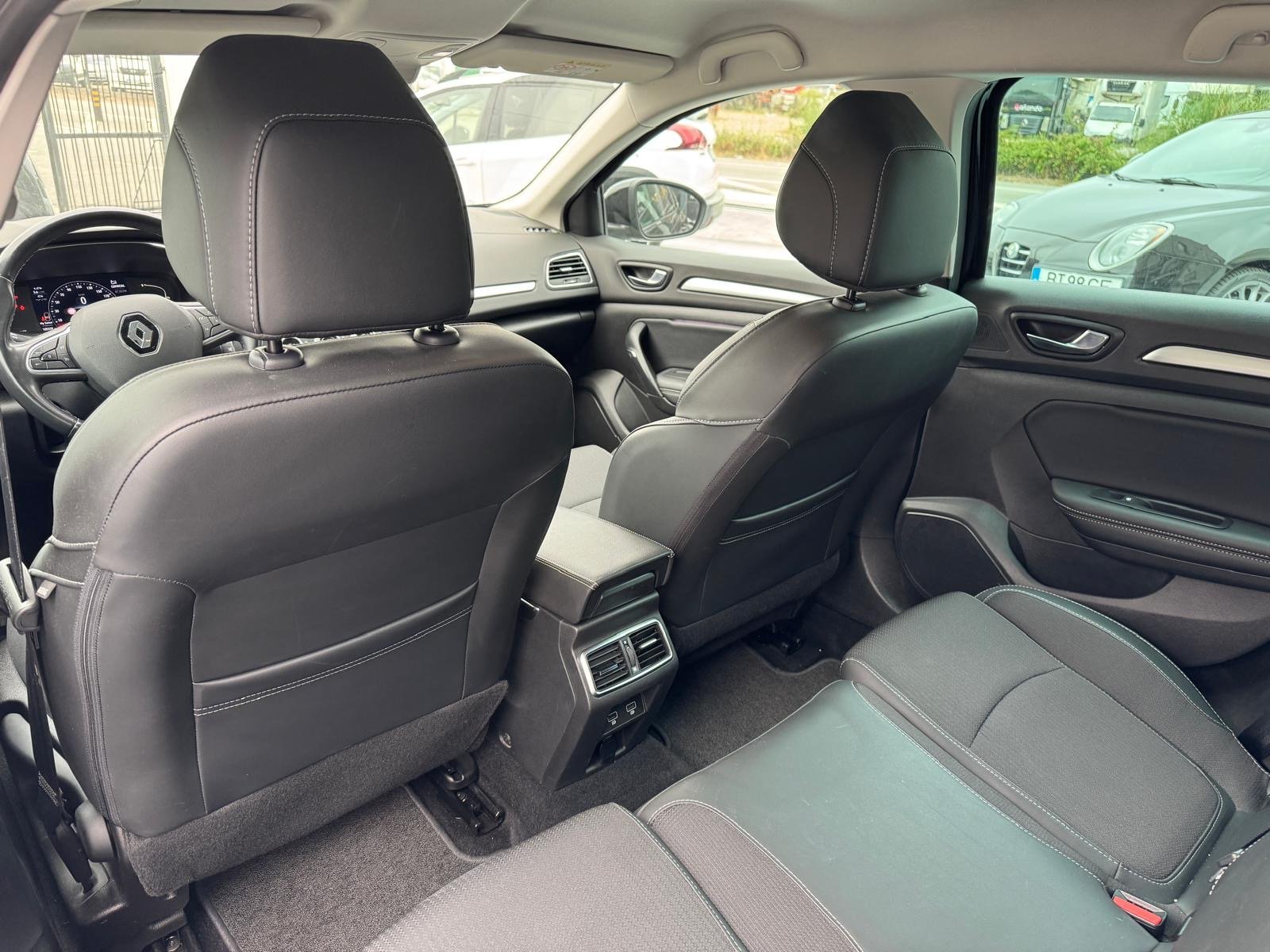 Renault Mégane Sport Tourer 1.5 Blue dCi Limited EDC - imagem 16