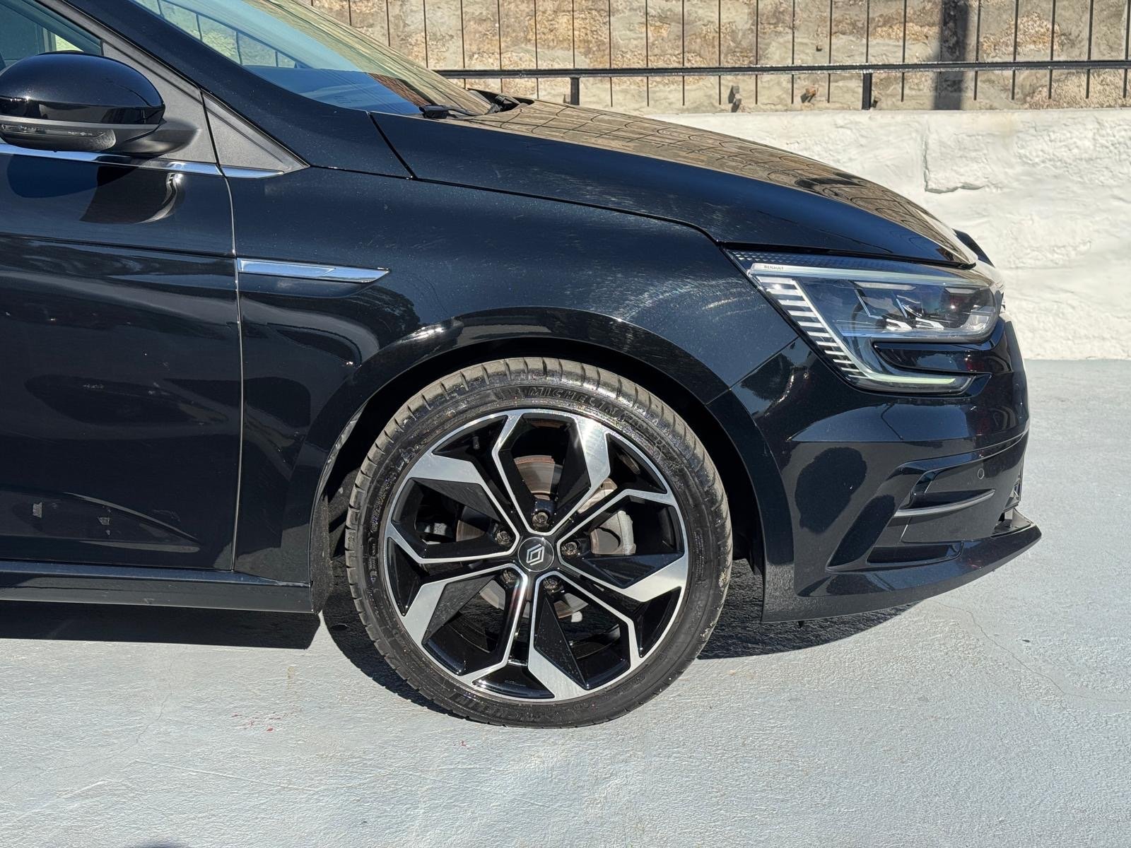 Renault Mégane Sport Tourer 1.5 Blue dCi Limited EDC - imagem 3