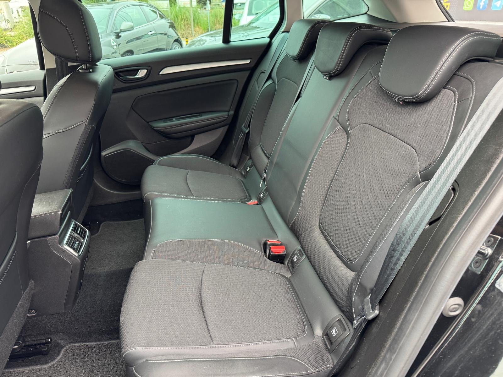 Renault Mégane Sport Tourer 1.5 Blue dCi Limited EDC - imagem 28